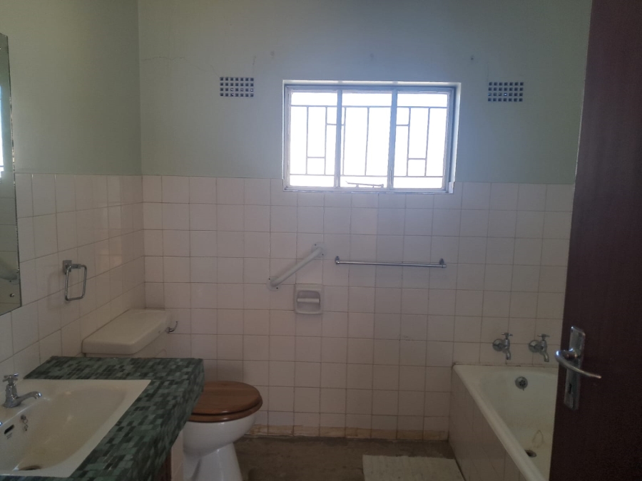 5 Bedroom Property for Sale in Flamingo Park Free State